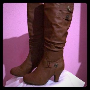 Brown fashion boots